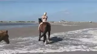 حلوة ميلا نيكول الحصول على كس قصفت مع دسار