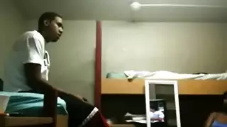 صديقته تشلح ثيابها وينيكها