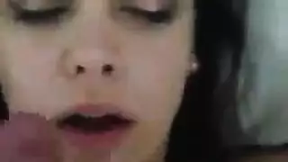 بعد بعض المشروبات، هذه الزوجة المثيرة تحتاج أن تمتلئ مهبلها فوراً
