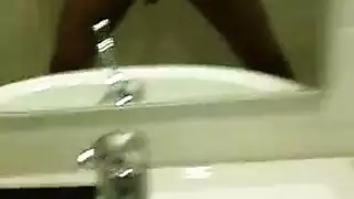 رحلة جامحة لحشرة متحولة: مص وجنس بدون توقف