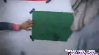 امرأة وقحة تعرض كسها لممارسة جنس إباحي عنيف