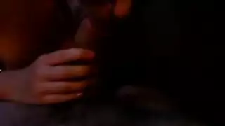 فاتنة شقراء صغيرة جميلة نشر خدودها الحلو صغيرتي