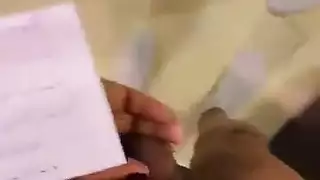 الزوجة المُشارَكة تأخذ عدة قذفات على وجهها