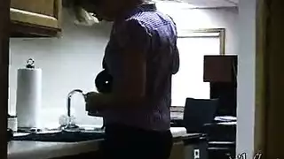 تخطي التقارير، إنها تريد جنسًا قاسيًا على المكتب