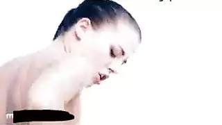 جلسة مص قضيب ثلاثية وجنس عنيف