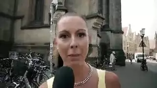 ممرات مثيرة: سائق التاكسي يضرب عاهرتين