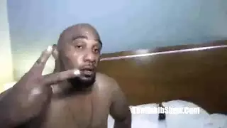 جنس شرجي بقضيب أسود لا يتوقف في وضعية كلابي