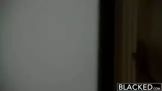 جماع جماعي صباحي لبي بي سي: العاهرة المكتبية تُستَخدم