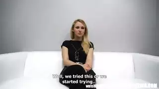 نائب الرئيس يضرب مؤخرة مراهقة في جنس مكتب عنيف