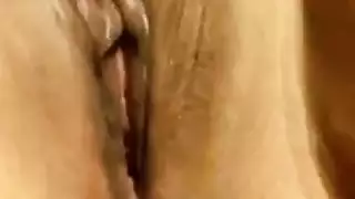 يمارس الجنس مع زوجتي السابقة أثناء وجوده في العمل