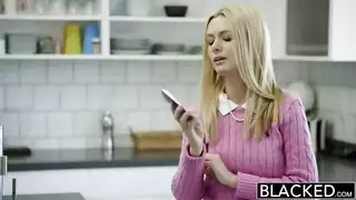 خيال الدياثة: الزوجة تأخذ قضيب أسود كبير بينما الزوج يستمني