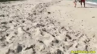 عارضة كاميرا إكس إكس إكس تتصرف كعاهرة تامة مع مؤخرتها المثالية