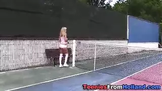 مراهق ساخن يستمني حتى القذف