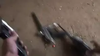جميلة ذات وشم تقبل بشغف قبل أن تبتلع زب