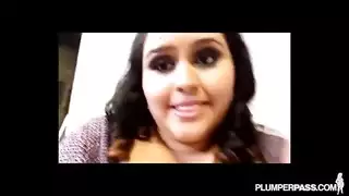 مؤخرة لاتينا النضيفة تدفع بعضو إباحي ضخم