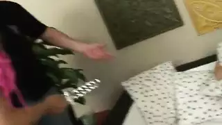 شاعرة المتعة: سيندي غريس تتعرض للضرب على وجهها