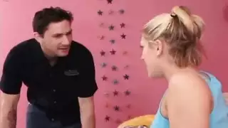 كشفت أختي غير الشقيقة عن أعمق رغباتها الجنسية بعد عودتها