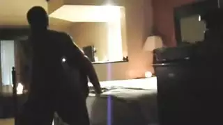 زوجتي تأخذ قضيبًا كبيرًا من رجل آخر