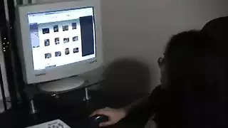تدليك زيتي شهواني يؤدي إلى إصبع مهبل عميق وإدخال أداة
