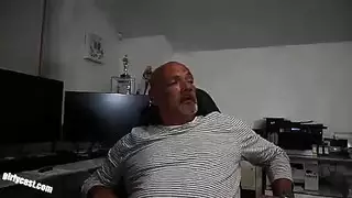 مريض وقح يحصل على علاج جسدي صريح من الطبيبة