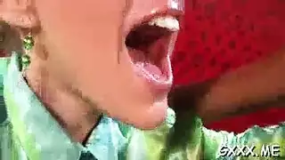 حفلة استمناء في الحافلة قذف سائل على مقاعد عامة
