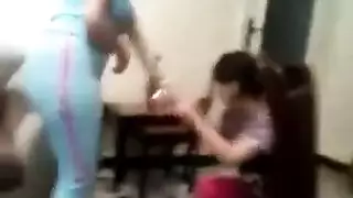 عربيات ساخنات ذات أثداء كبيرة يمارسن الجنس الشغوف بين الفتيات