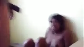 استمناء مساعد من زوجته حتى يقذف حمولته