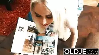 صفع وجنس مع مؤخرة كبيرة متحركة