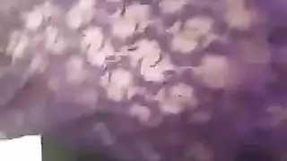 حارقة عراقية تقدم عرضاً للعب بكسها الكريمي في بث إباحي مباشر
