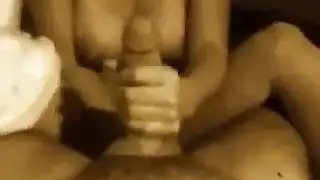 شاهدها تتوسع نهاية مكثفة بالقذف الداخلي