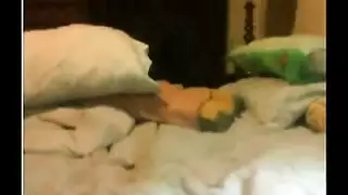 بنات يجعلن بعضهن يقذفن