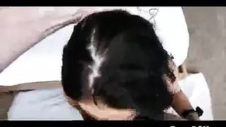 فتيات سمراوات يأخذن قضيبًا قاسيًا