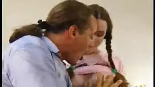 ثدي كبير في الفم قبل مشهد جنسي حار