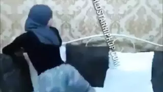 فرج محلوق وضيق في وضعية كلبية مكثفة