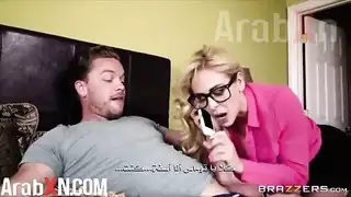 أم وقحة تمنح ابنها تدليكًا جنسيًا وتقذف داخل مهبلها