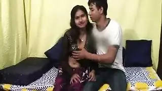 لابسة التنورة علا الملابس الداخلية