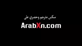 جارة شرموطة تناك ابنها بينما الأم الغيورة تشاهد مشهد إباحي