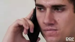 زوجة الأب الناضجة تغوي الشاب دفع عميق شديد في الإباحية