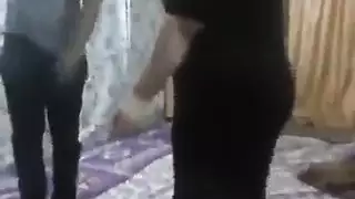 عاهرة ويب كام عراقية تظهر كل شيء في عرض إباحي صريح