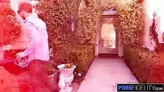 امي الحنونة تحتاج ان انيكها