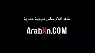 شقيقة مشاغبة تُمارس معها الجنس بعمق بوضعية كلابية