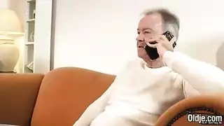 بدون ملابس في الماء