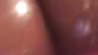 جنس فموي وشرجي بقضيب اصطناعي هائل في مشهد صريح