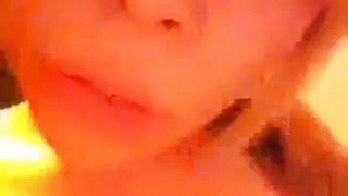 شقراء هاوية تختنق بمص قضيب متصلب