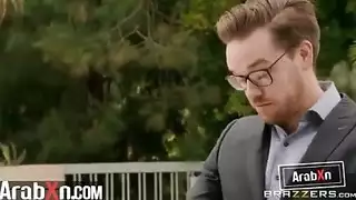 ليزا آن تأخذ قضيبًا وهي تئن بالإنجليزية