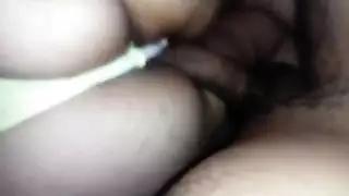 الأم الناضجة تعلم الشاب درسًا جنسيًا صريحًا