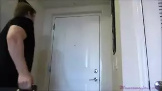 خيال زوجة الأب: لقاء مثيرة أثناء غياب الأب