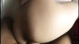 هذه العاهرة المعدمة تحب أخذ القضيب