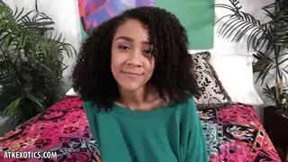 يصبح المراهق الجميل مشهورًا على الإنترنت
