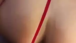 هوس ثونغ أحمر لعنف شرجي ولعب مهبلي صريح